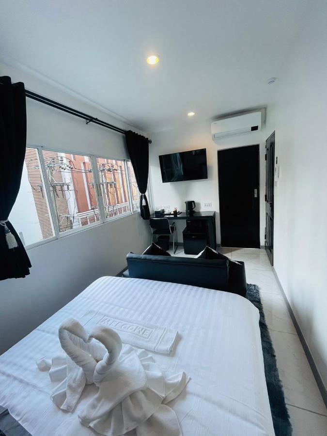 Thonglor Suites Hotel Bangkok Exterior foto